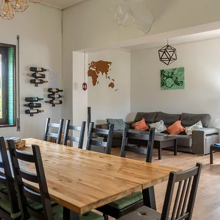 House With Pool And Garden In Near Porto بيت للعطل إسموريز