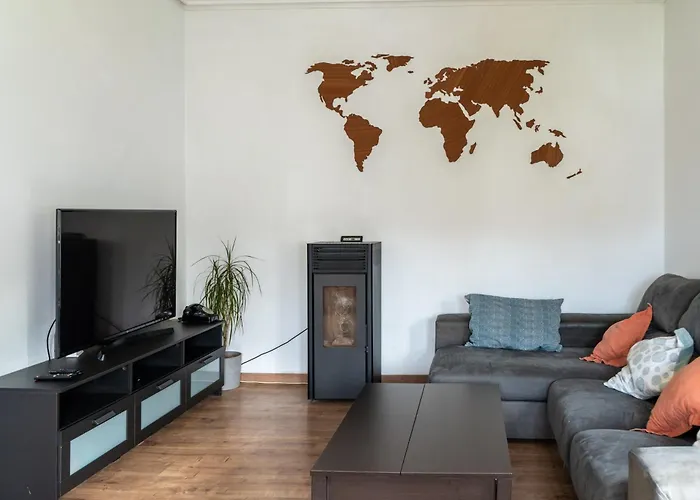 House With Pool And Garden In Near Porto